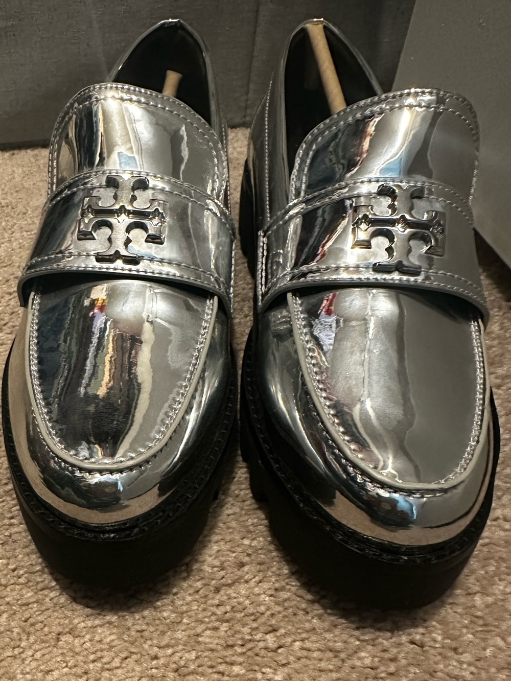 NWOT Tory Burch Women’s Silver Patent Loafers
